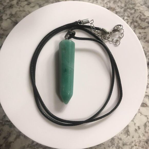 Green aventurine crystal pendant comes with black wax cord chain necklace - Picture 4 of 4